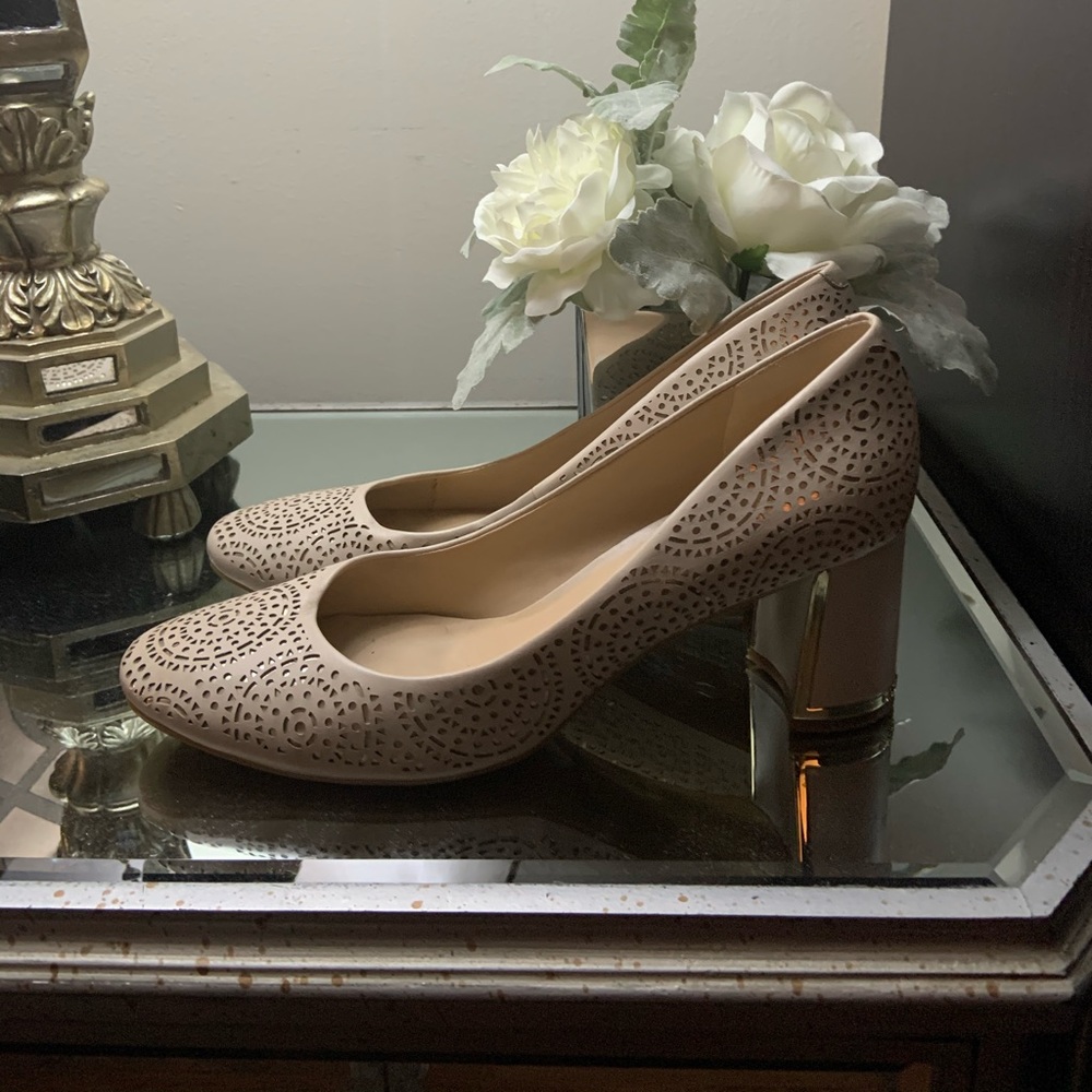 Karl Lagerfeld classic heels